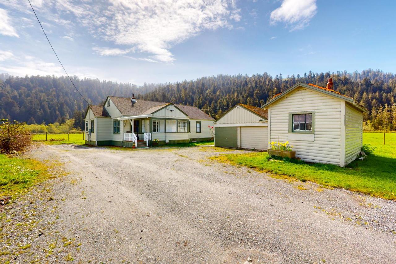 Redwood Farmhouse In The Orick Valley Экстерьер фото